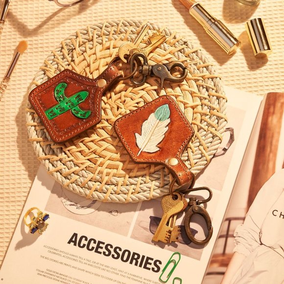 AZURE QUILL KEYCHAIN - Picture 3 of 3